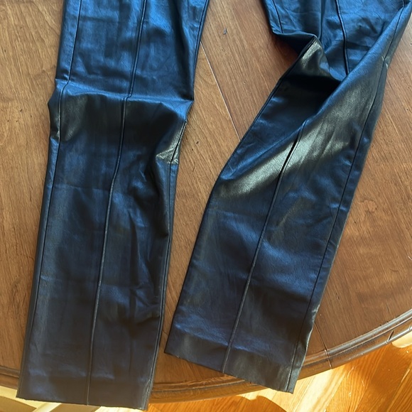 BCBG all leather leggings, worn but still in a very good condition, size medium - Picture 2 of 7